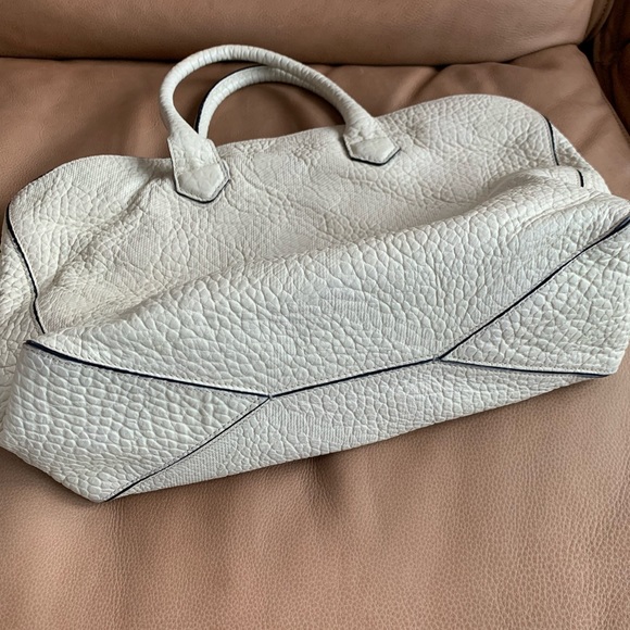 AUTHENTIC BURBERRY Dewsbury Grain Check Leather Tote - Picture 4 of 13